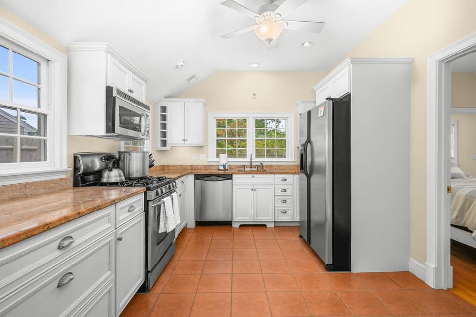 Charming Hyannis Port Retreat Near Covell's Beach House in West Hyannisport