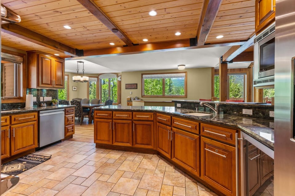 Kitchen or kitchenette, kitchen