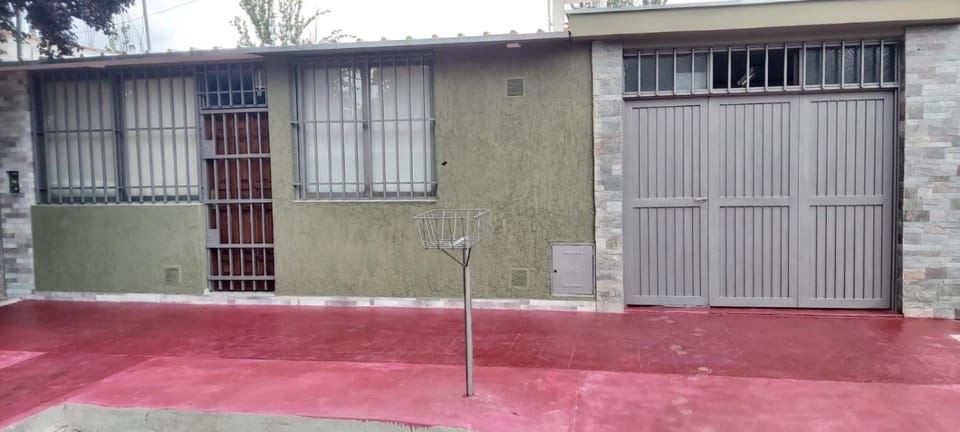 Hermoso Departamento hasta 5 personas Gran Mendoza con cochera Apartment in Godoy Cruz