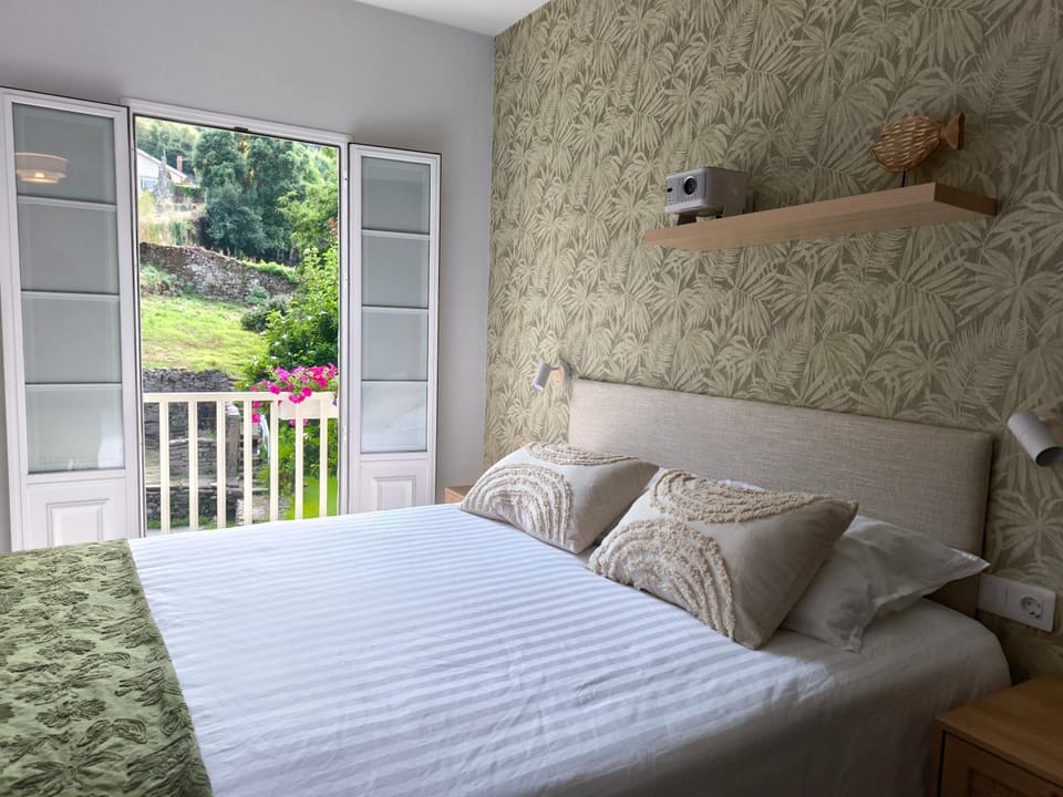Bed, View (from property/room), Balcony/Terrace, Photo of the whole room, Bedroom