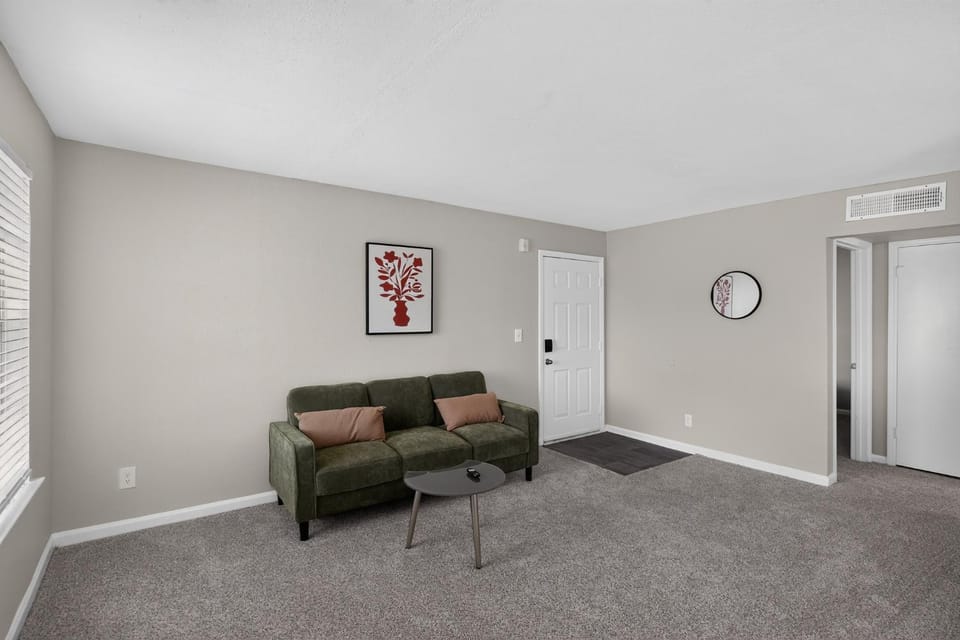 Preakness Comfort Meets Convenience Apartment in Hermitage