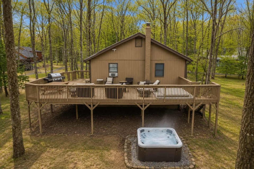 Poconos Retreat Hot Tub Firepits Sleeps 16 House in Hickory Run State Park