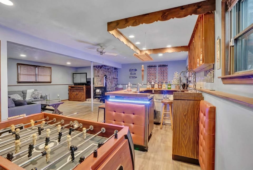 Poconos Retreat Hot Tub Firepits Sleeps 16 House in Hickory Run State Park