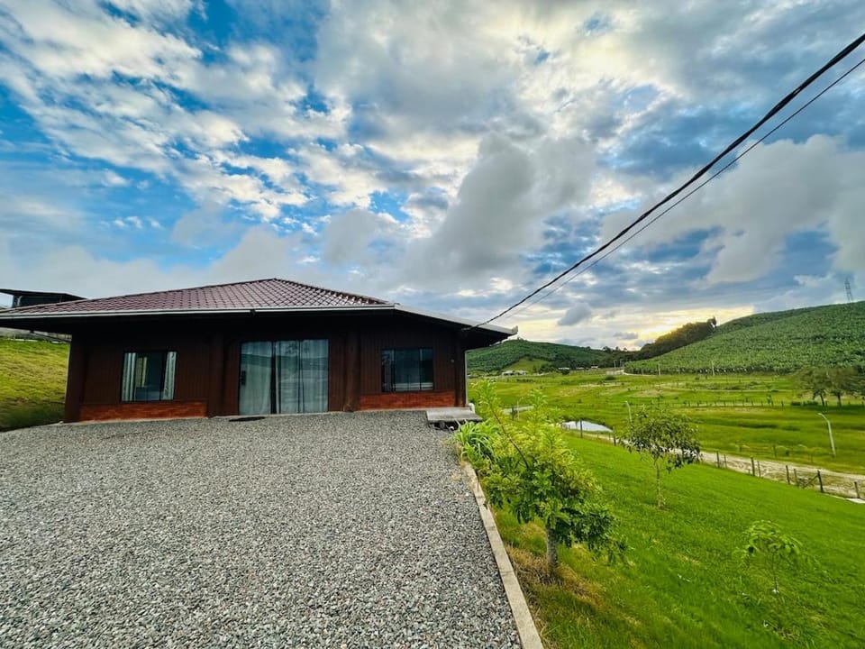 Rionovo Ranch, high standard, sports courts, lagoon Villa in State of Santa Catarina