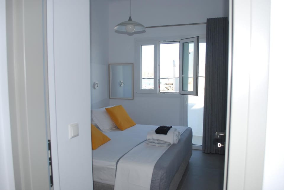 Bed, View (from property/room), Balcony/Terrace, Seating area, Bedroom, Sea view