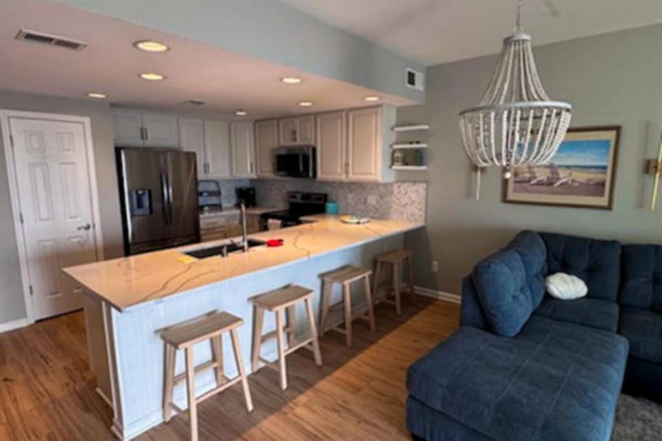 Stunning waterfront condo with bay views outdoor pool and private balcony House in Ocean City