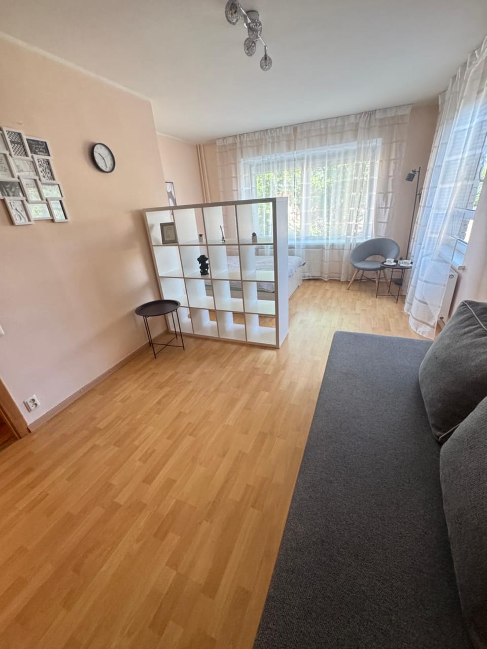 Bed, Living room, Photo of the whole room, Seating area, Bedroom
