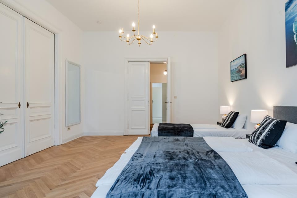 Bed, Photo of the whole room, Seating area, Bedroom, wardrobe