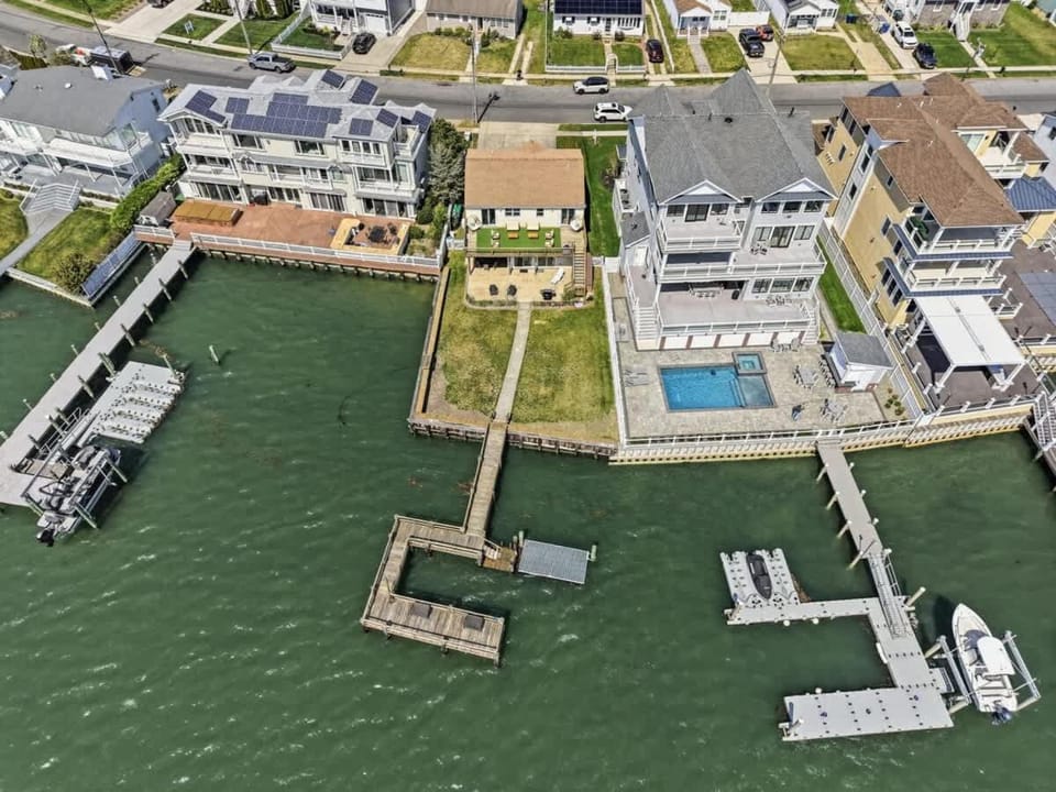 Waterfront Views & Boat Dock Spacious Home on Bay House in Brigantine