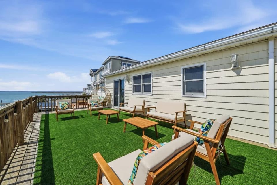 Waterfront Views & Boat Dock Spacious Home on Bay House in Brigantine