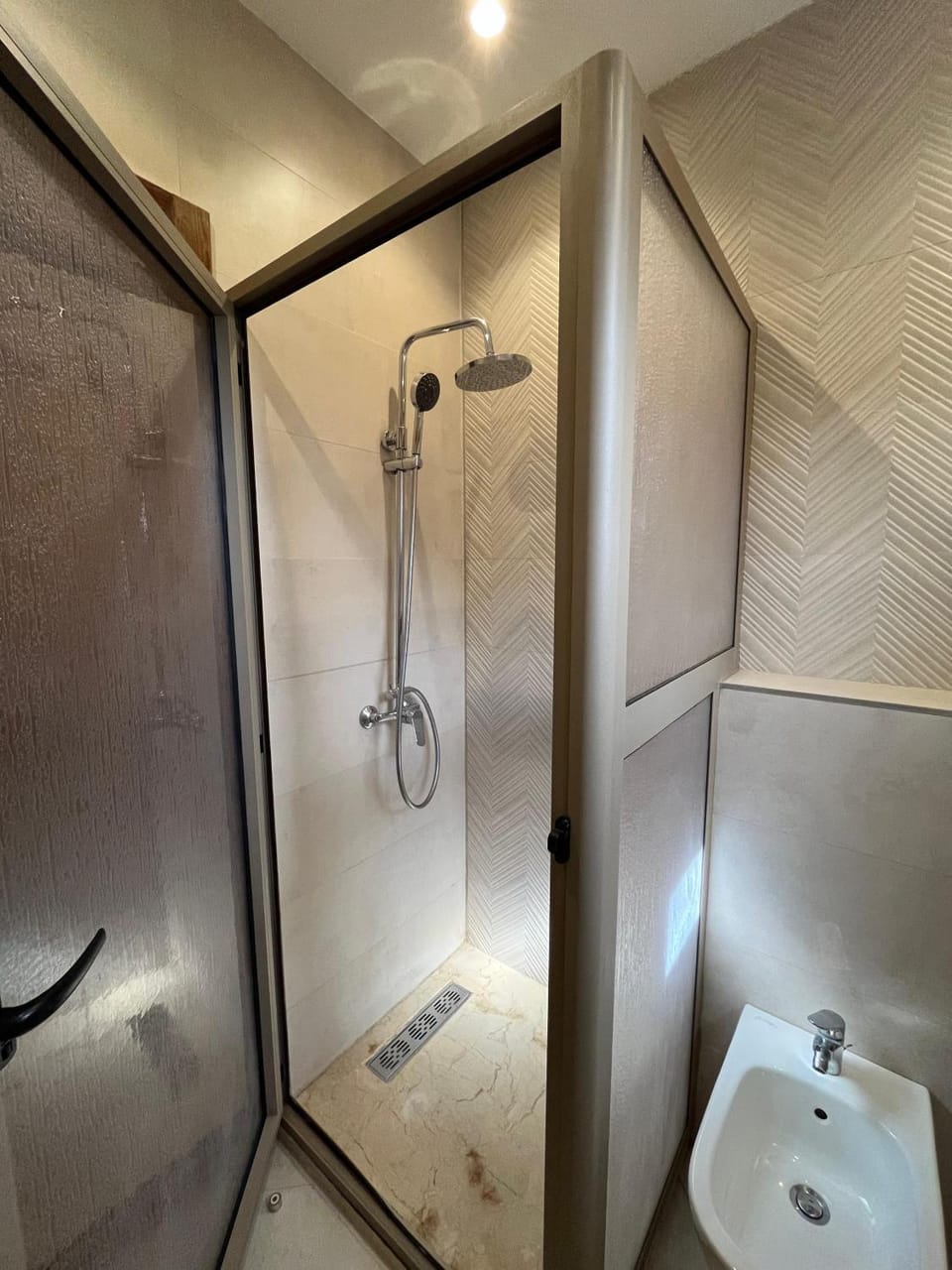 The Urban Chic Retreat , 2BR with WiFi and AC Apartment in Tangier