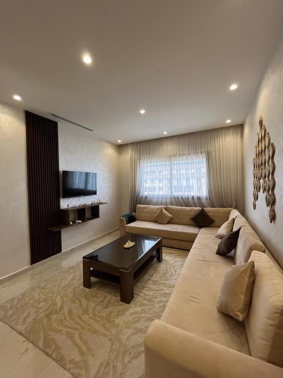 The Urban Chic Retreat , 2BR with WiFi and AC Apartment in Tangier