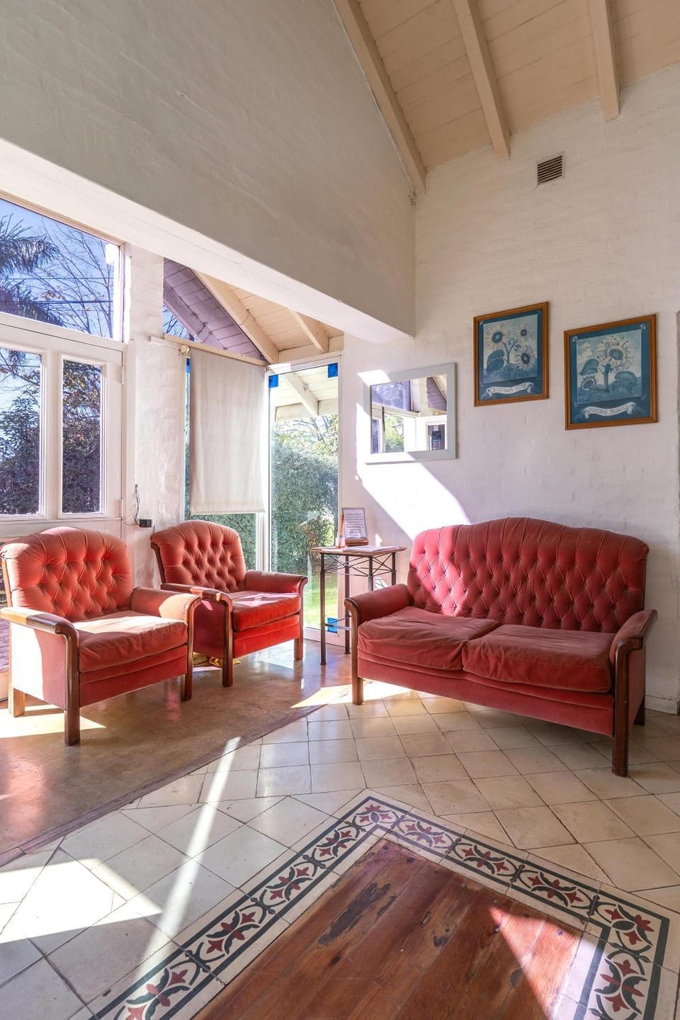 Living room, Seating area