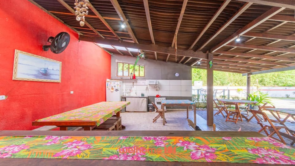 Suite com Piscina a 400m da Praia de Itamambuca House in State of São Paulo