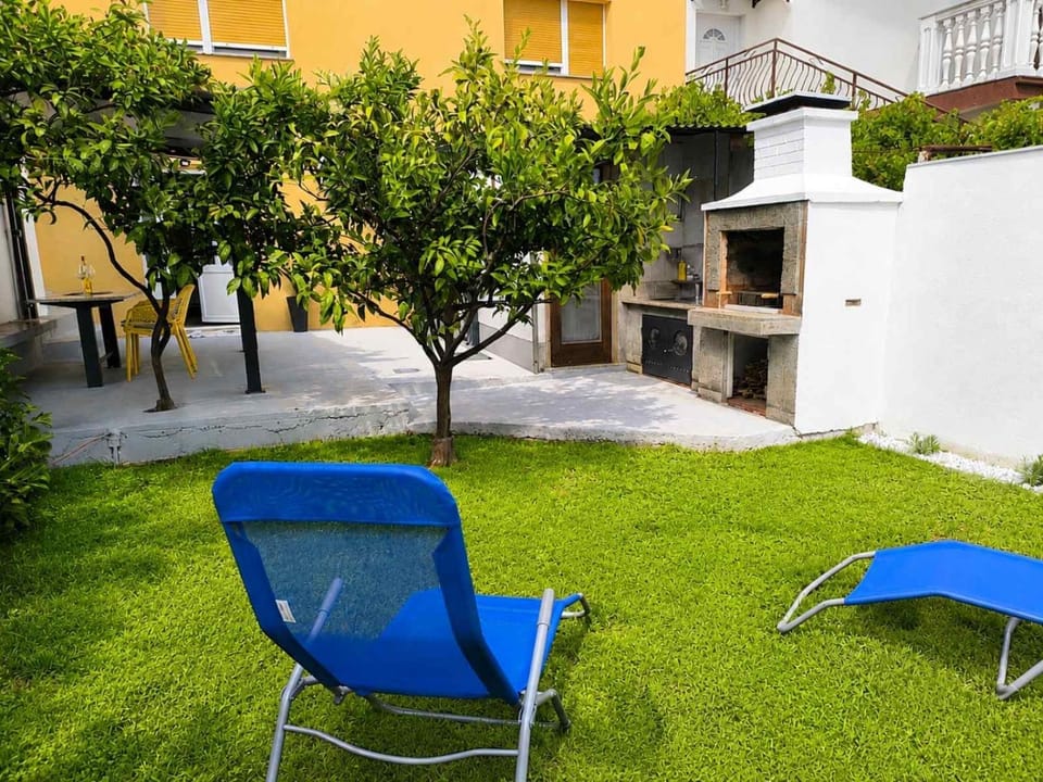 Studio Silvia - Free parking, WiFi & private yard with BBQ Apartment in Rijeka