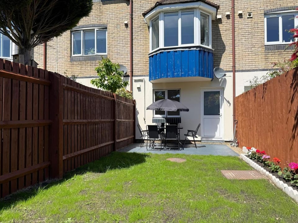 Spacious Family Home with Garden & Parking House in Southampton