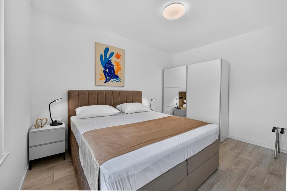 Bedroom, wardrobe