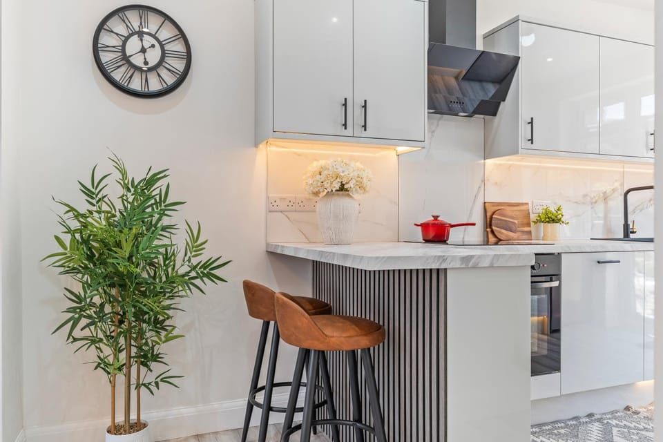 Kitchen or kitchenette, Dining area, minibar