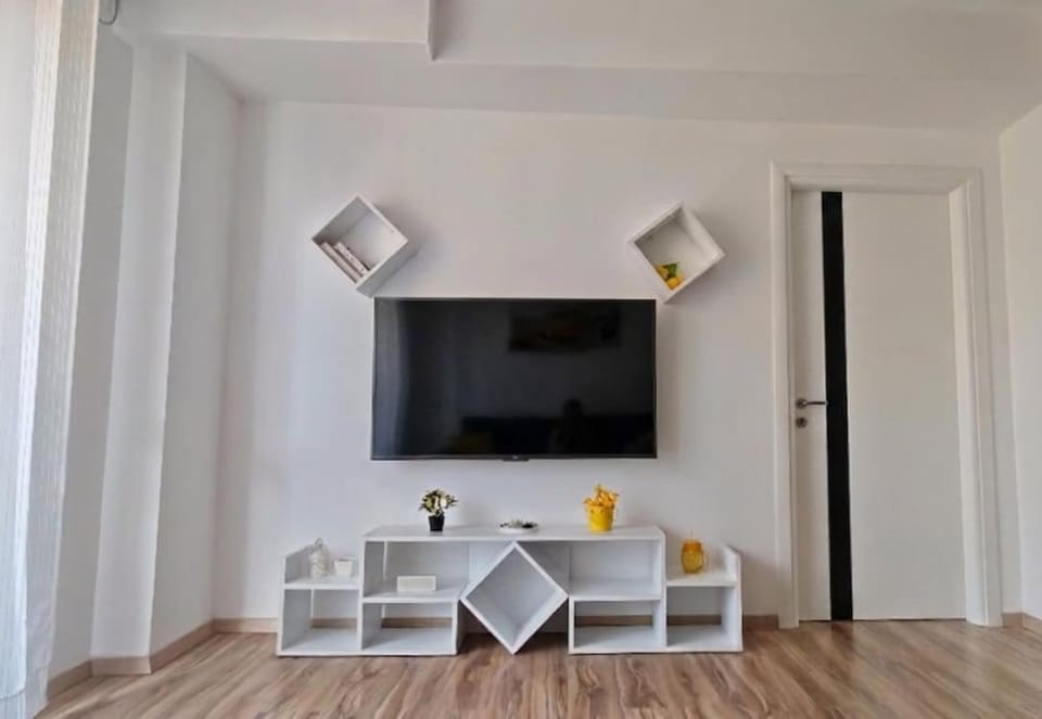 Lemon Apartment with mountain view and fast Wi-Fi Apartment in Sarandë