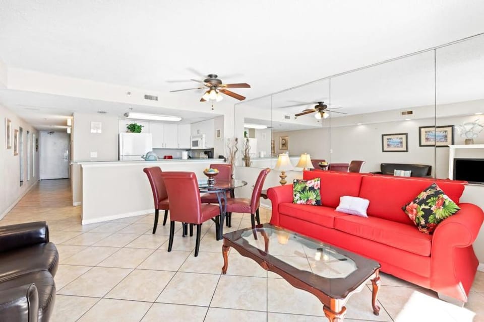 Beachfront Condo with Private Balcony - Shared Pools Hot Tub & Fitness Room House in Destin
