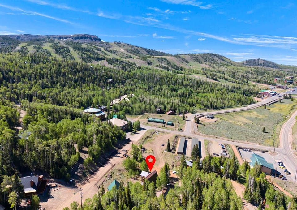 Ski-Lee Retreat - Ski - Hike - Explore - Sleeps 10 House in Brian Head