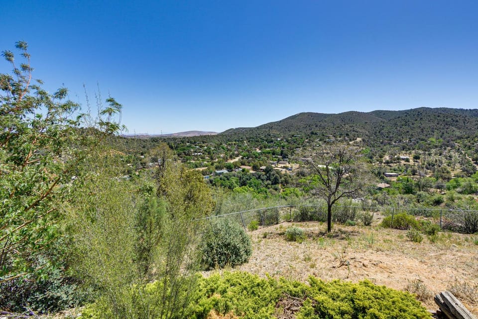 < 2 Mi to Whiskey Row! Mtn-View Adventure Basecamp House in Prescott