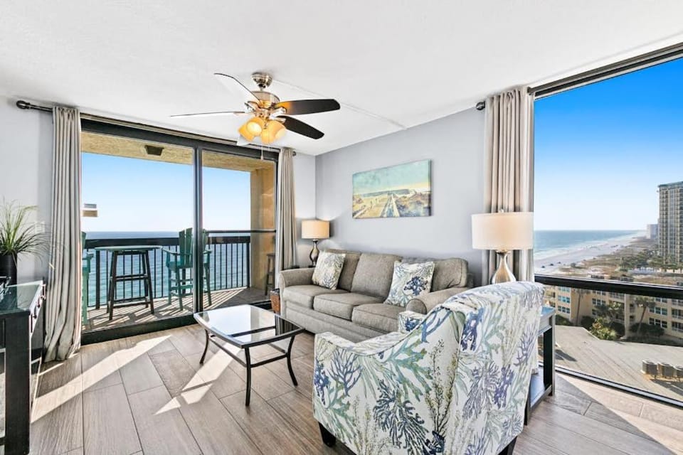 10th Floor Beautiful Condo Splash pad w multiple pools & hot tub House in Destin