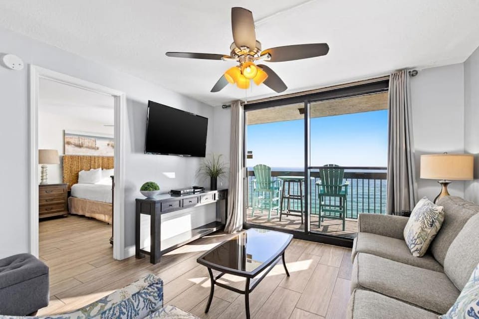 10th Floor Beautiful Condo Splash pad w multiple pools & hot tub House in Destin