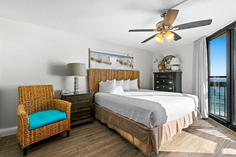 10th Floor Beautiful Condo Splash pad w multiple pools & hot tub House in Destin
