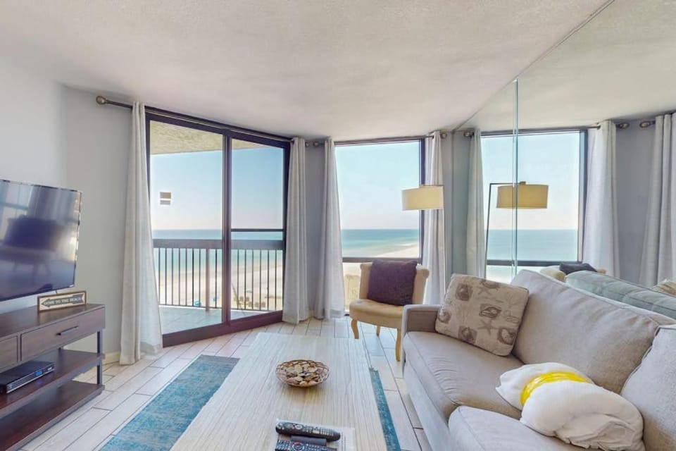 11th Floor Condo On-site restaurant Multiple pools hot tub w splash pad House in Destin