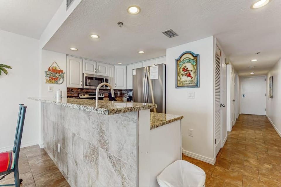 Amazing Unit Splash pad & multiple pools on-site Gulf-front Apartment in Destin