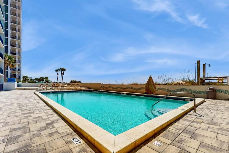 Amazing Unit Splash pad & multiple pools on-site Gulf-front Apartment in Destin