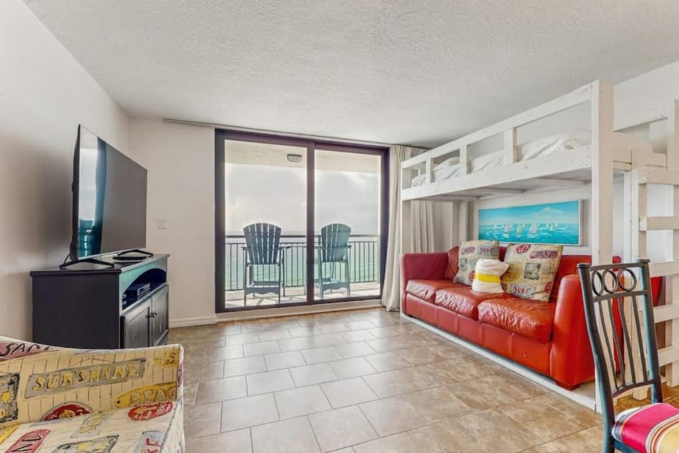 Amazing Unit Splash pad & multiple pools on-site Gulf-front Apartment in Destin