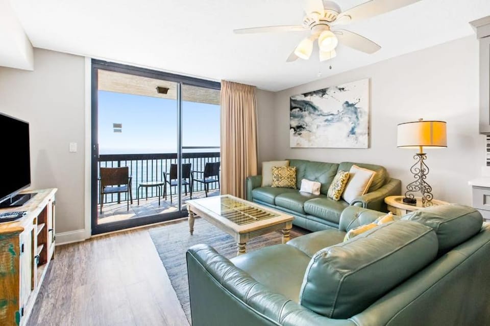 Gulf-front condo with balcony overlooking beach & water - hardwood floors House in Destin