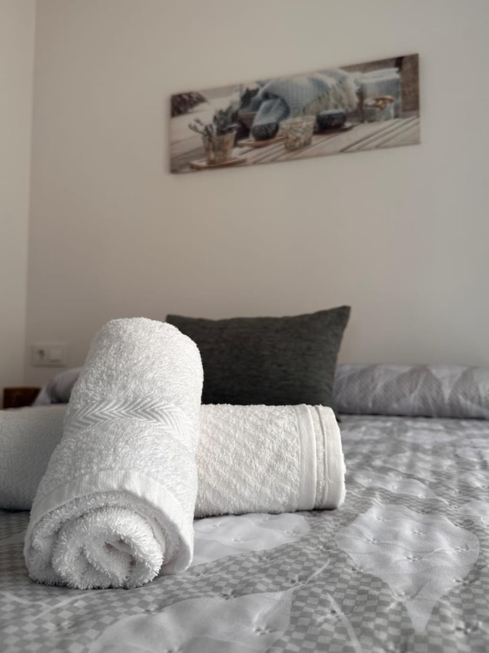 Bed, Photo of the whole room, Bedroom, towels