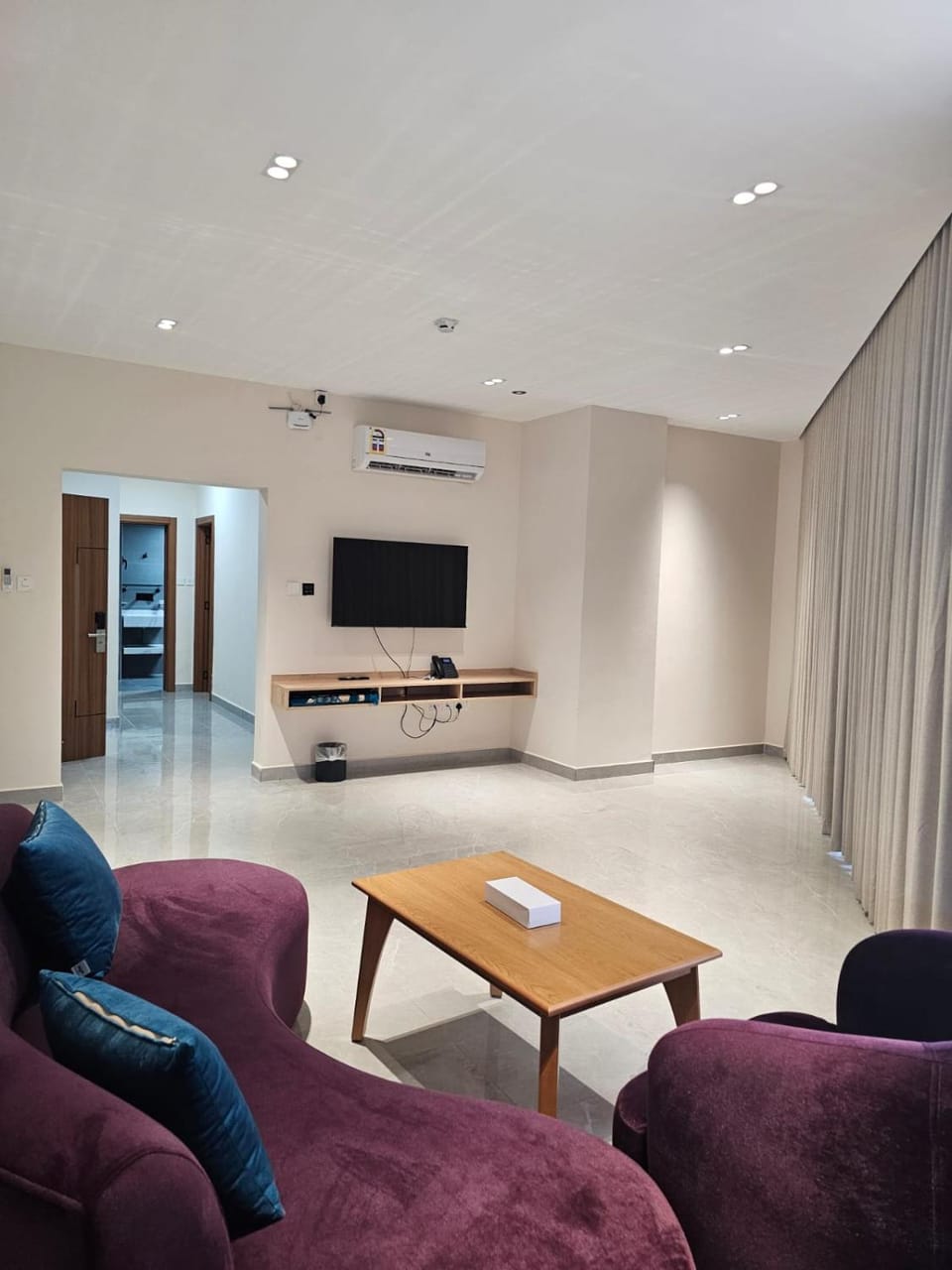 TV and multimedia, Seating area