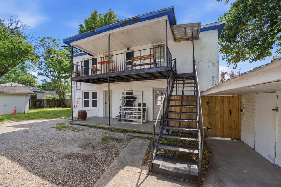 Cozy Private Room Heart of Downtown House in Freetown-Port Rico
