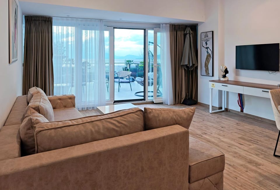 TV and multimedia, Balcony/Terrace, Living room