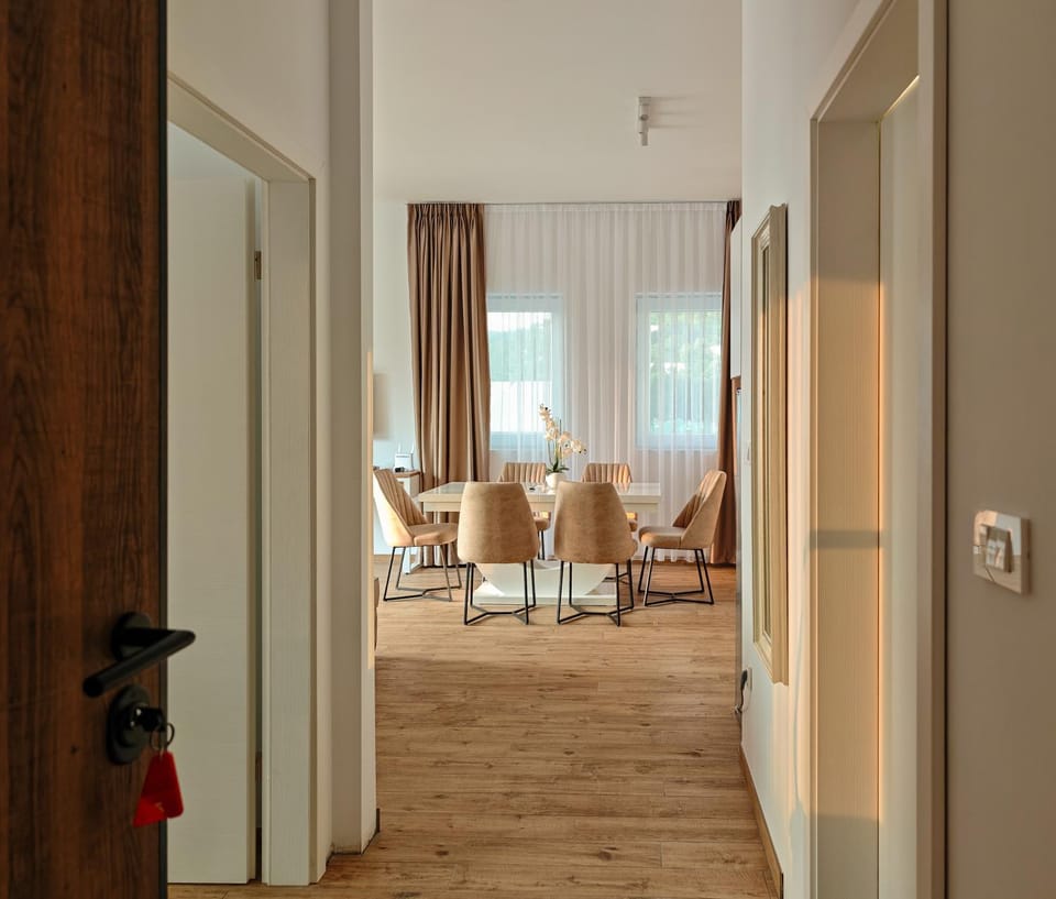 Facade/entrance, Dining area