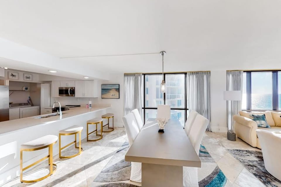 Remodeled 8th-floor condo with great amenities Gulf view WD & large balcony House in Destin