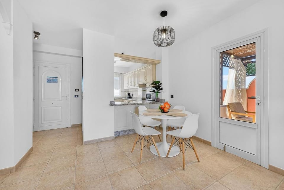 Heated Pool & Ocean Views Los Cristianos Apartment in Playa de las Americas