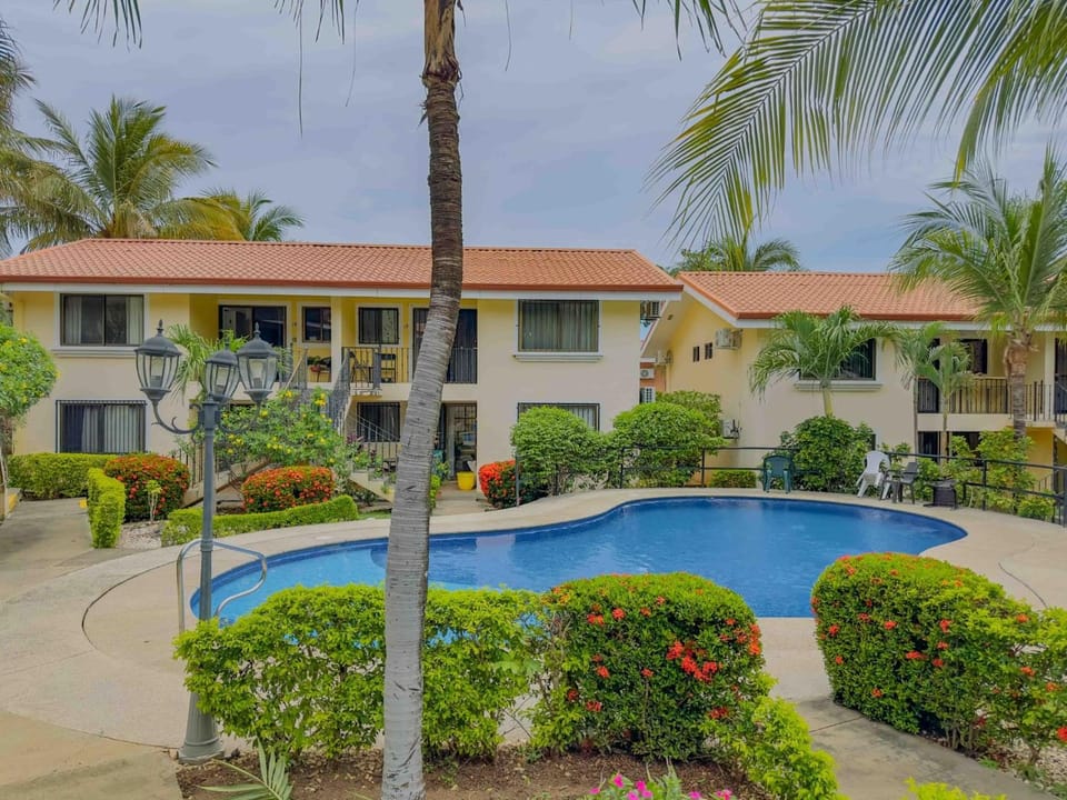 Tropical Waves #1 2 bed 2 Bath Tropical Living Apartment in Coco