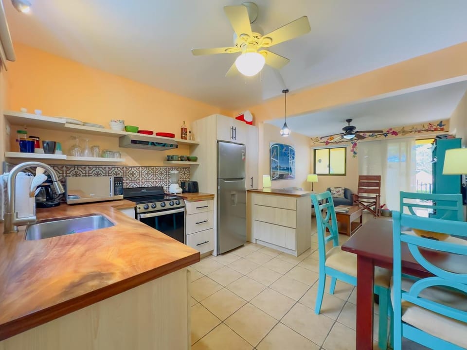Tropical Waves #1 2 bed 2 Bath Tropical Living Apartment in Coco