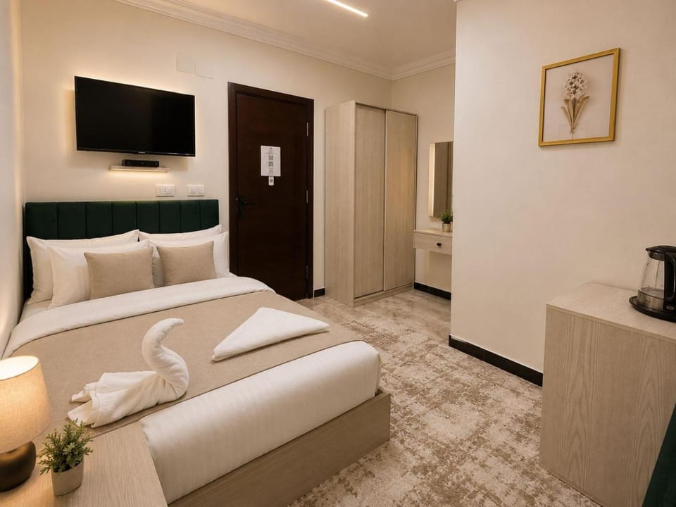 Bed, TV and multimedia, Bedroom, internet, towels, wardrobe