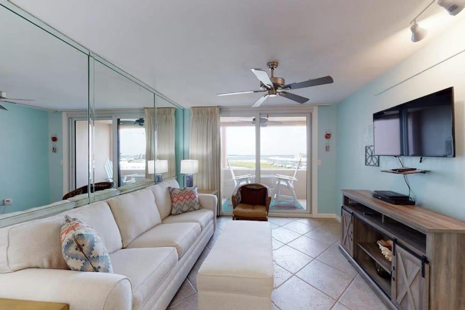 Fifth-floor Gulf view condo with a washer&dryer pool tennis & fitness room House in Destin