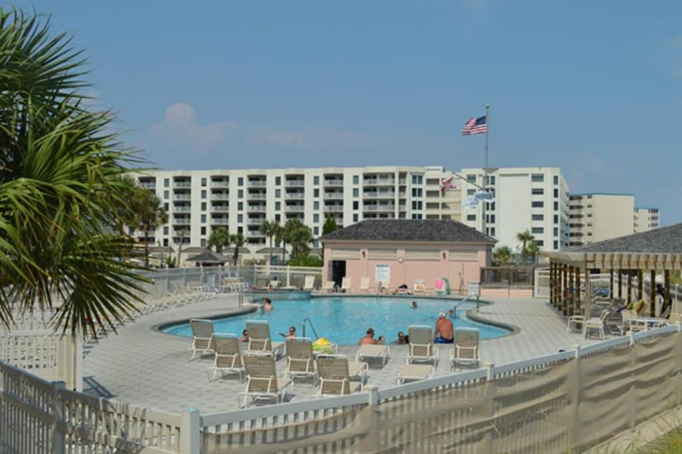 Fifth-floor Gulf view condo with a washer&dryer pool tennis & fitness room House in Destin