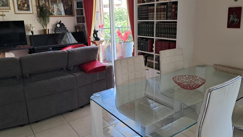 Bel appartement avec piano Apartment in Sainte-Maxime