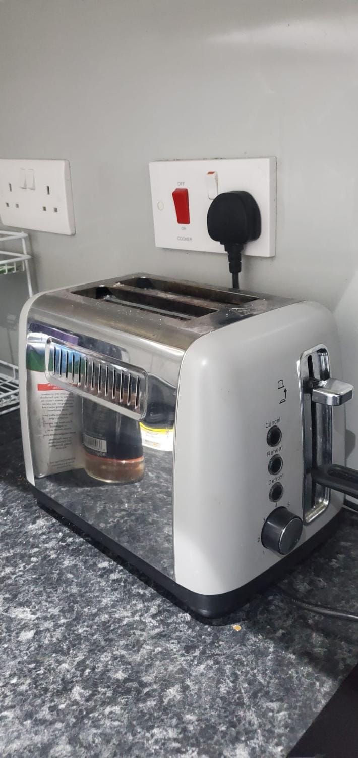 Comfortable 2-Bed Flat with Free Parking Apartment in Paisley