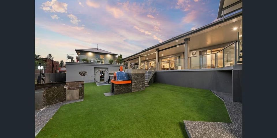 The Margate Prestige Retreat House in Margate