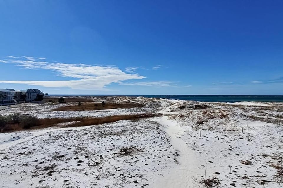 Beachfront Condo gorgeous views beach access & close to everything House in Destin